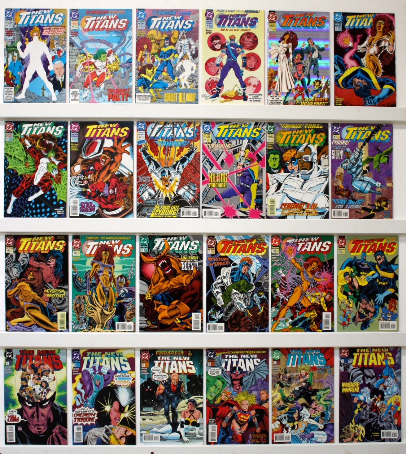 New Titans       Lot Of 26 Comics - Primary