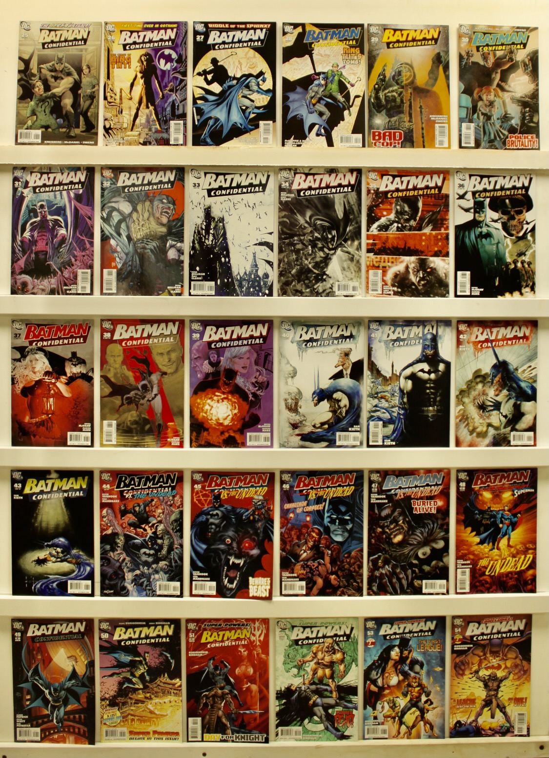 Batman Confidential   Lot Of 30 Comics - Primary