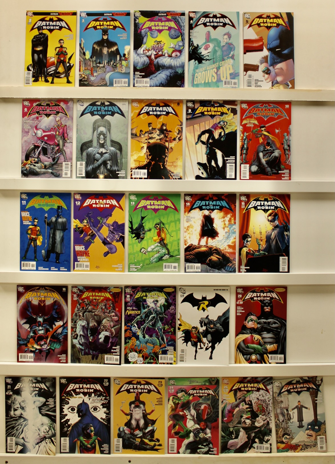 Batman &amp; Robin   Lot Of 26 Comics - Primary